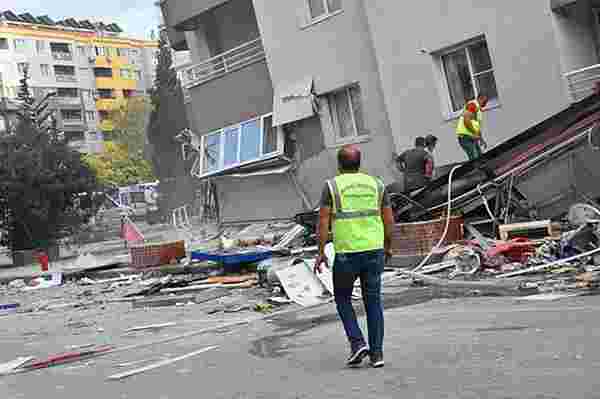 18:20 11 katlı binanın ilk 3 katı çöktü, markette 20 kişinin mahsur kaldığı iddia edildi
