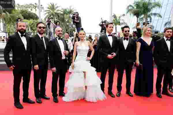 Cannes'da Göz Kamaştırdı! Kurak Günler'in oyuncusu Selin Yeninci, başarısıyla 8 dakika ayakta alkışlandı