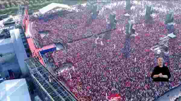 CHP'in İstanbul mitinginden dikkat çeken detay! Kılıçdaroğlu ve İmamoğlu, vatandaşları halkın arasında dinledi