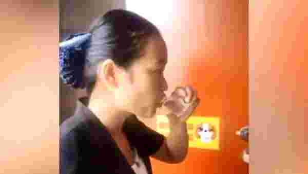 Çin'de temizlik görevlisi, işini iyi yaptığını kanıtlamak için tuvalet suyu içti