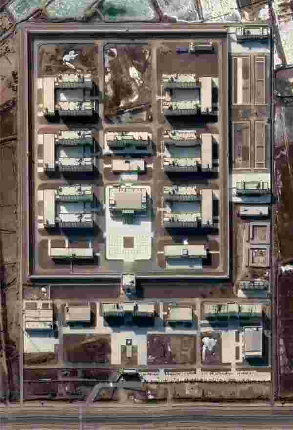 Çin'in Sincan bölgesinde Uygur Türklerinin tutulduğu inşaatı tamamlanan yaklaşık 400 kampın uydu görüntüleri yayınlandı