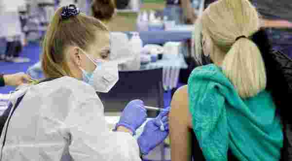 Covid-19 aşı savaşında yeni cephe: Omicron varyantına uygun aşı 2022'de geliyor