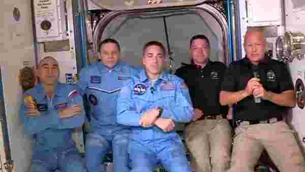 Crew Dragon mürettebatının uzaydaki görevi 4 ay sürecek