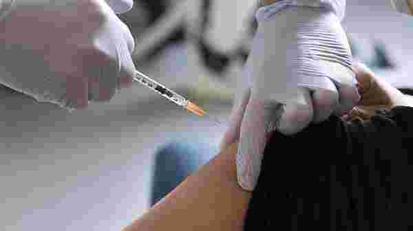 Uzmanlar: Corona için takviye aşılar gerekecek