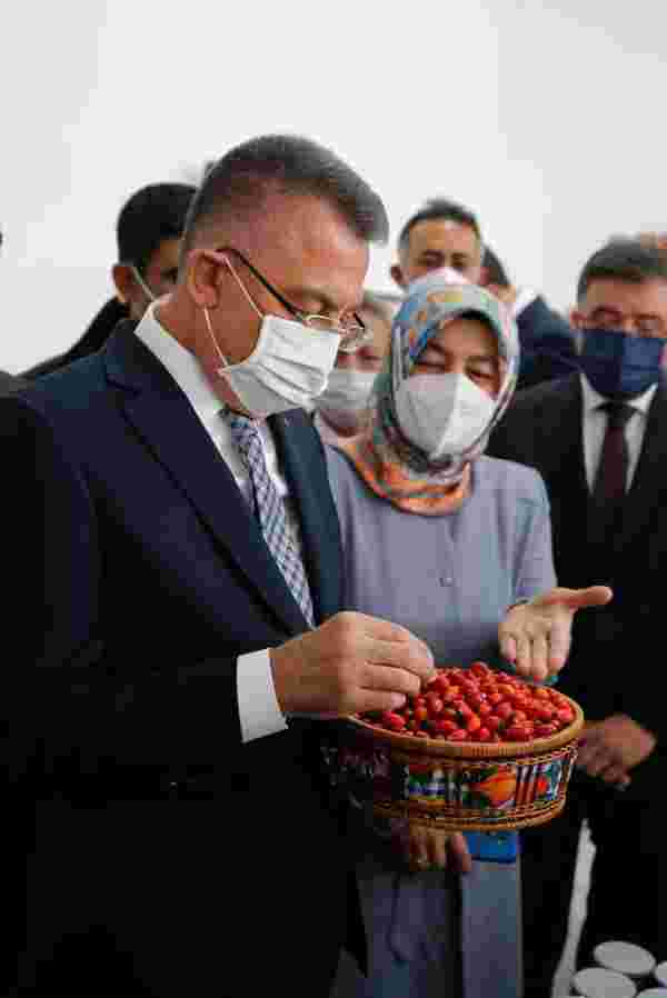 Cumhurbaşkanı Yardımcısı Oktay, Yozgat'ta kadın üreticilerle bir araya geldi Açıklaması