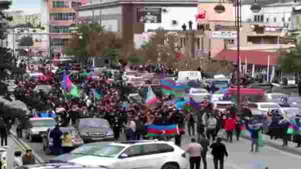 Dağlık Karabağ'ın kalbi Şuşa 28 yıl sonra geri alındı, Azerbaycanlılar zaferi coşkuyla kutladı