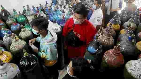 Delta varyantının vurduğu Endonezya'da oksijen yetersizliği nedeniyle 63 kişi yaşamını yitirdi