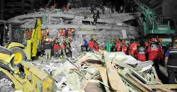 Demet Akalın dan İzmir deki depremzedelere yardım #1