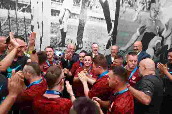 Down Sendromlular Milli Takımı, Avrupa kupasını Başkan Büyükekşi’ye getirdi
