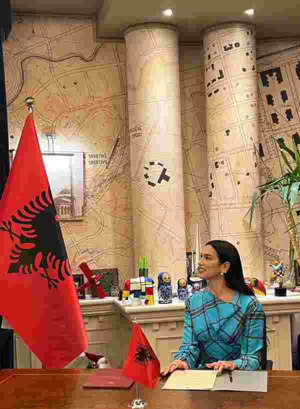 Dua Lipa, Arnavutluk vatandaşlığı aldı #5
