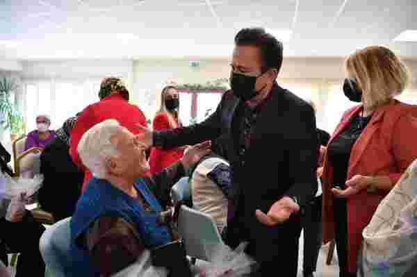 Dünya Yaşlılar Günü, Tuzla Belediyesi'nde coşkuyla kutlandı: Hem söylediler hem oynadılar