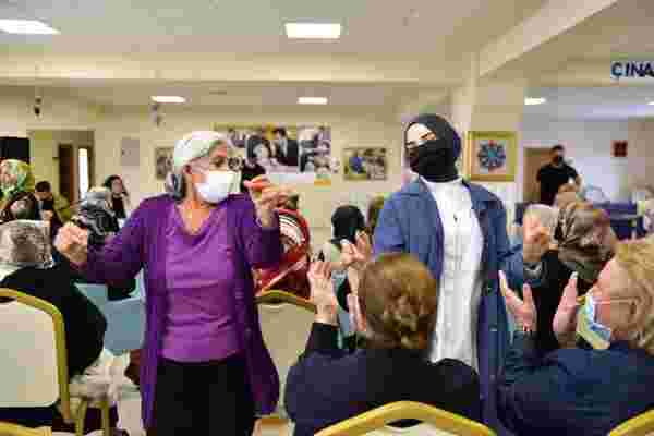 Dünya Yaşlılar Günü, Tuzla Belediyesi’nde coşkuyla kutlandı: Hem söylediler hem oynadılar