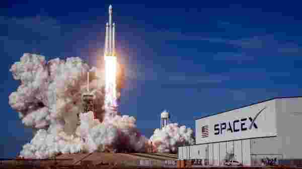 Dünya yörüngesindeki uyduların 4'te 1'i Elon Musk'ın kontrolünde