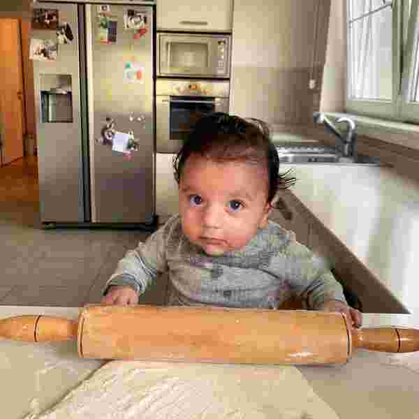 Ebru Şancı 3 aylık oğluyla mutfakta #1