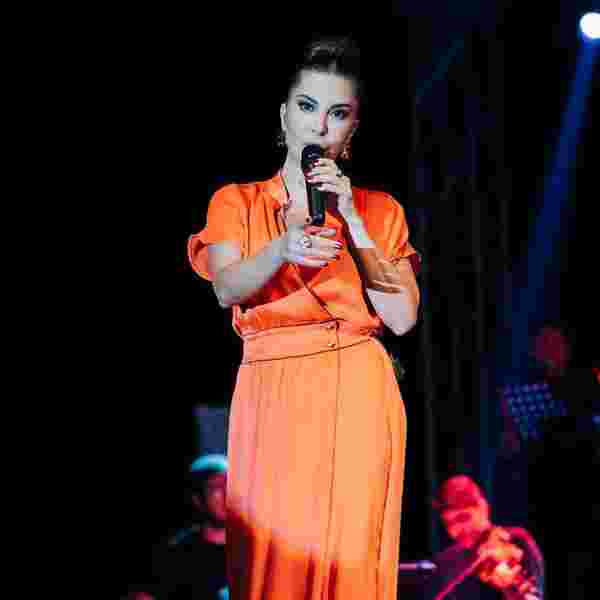 Ebru Yaşar sahnede mayo giyenleri eleştirdi #3