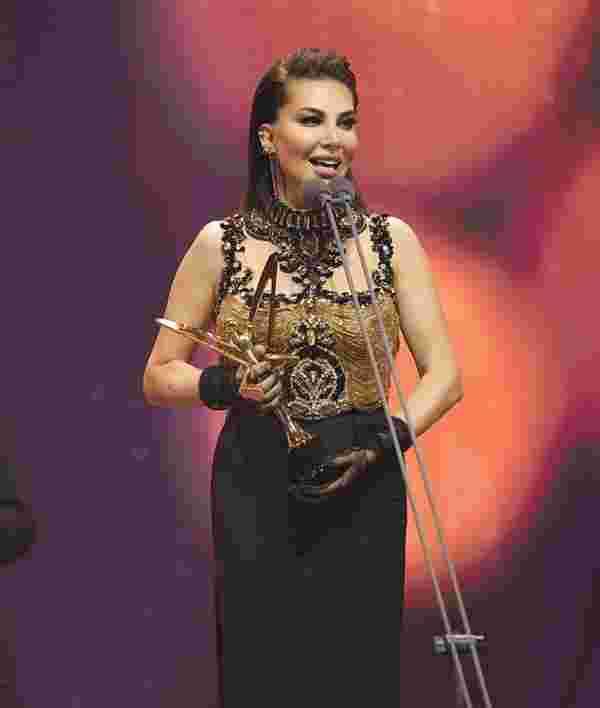Ebru Yaşar, Türkiye’nin ‘En İyi Arabesk Fantezi Kadın Sanatçısı’ oldu #2