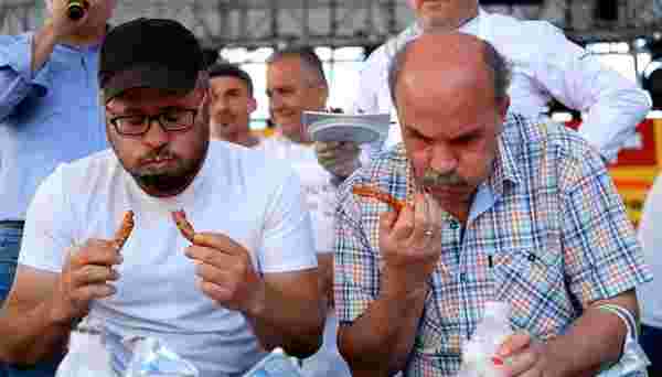 Edirne'deki acı biber yeme yarışmasının kazananına ağırlığınca ayçiçek yağı verildi