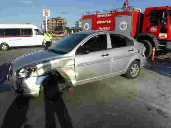 Elazığ'da 4 kişinin yaralandığı trafik kazası kameralara böyle yansıdı
