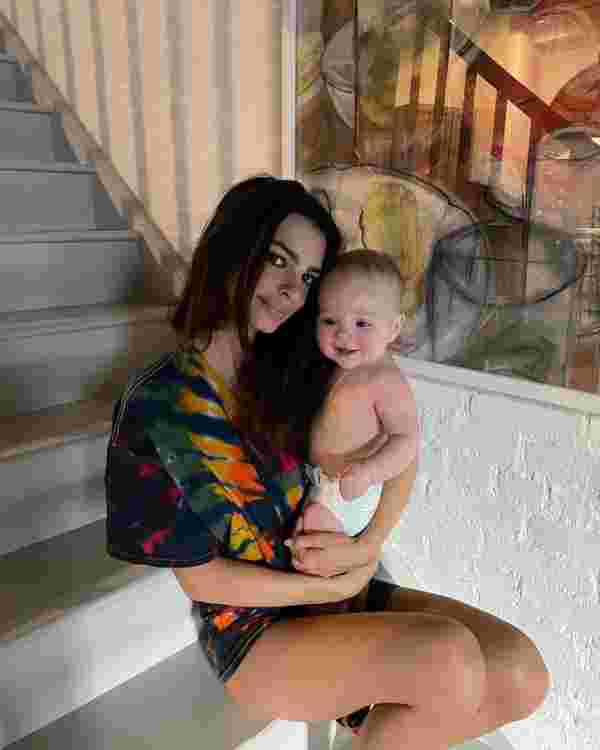 Emily Ratajkowski, oğluyla fotoğrafını paylaştı #1