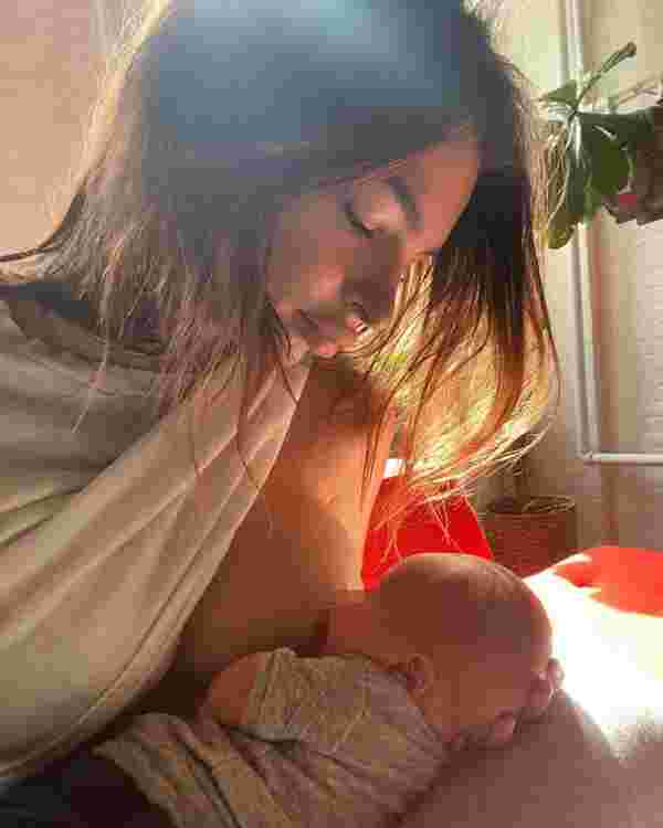 Emily Ratajkowski, oğluyla fotoğrafını paylaştı #4