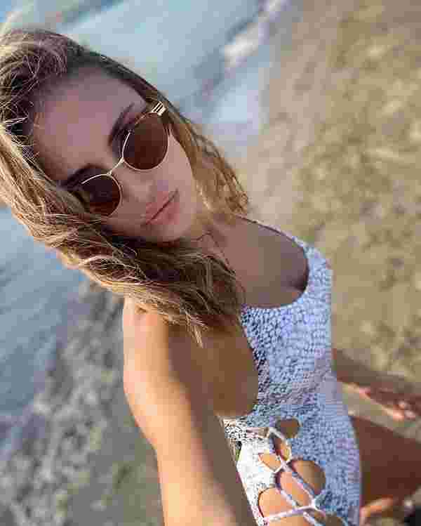 Emina Jahovic den plaj selfiesi #1