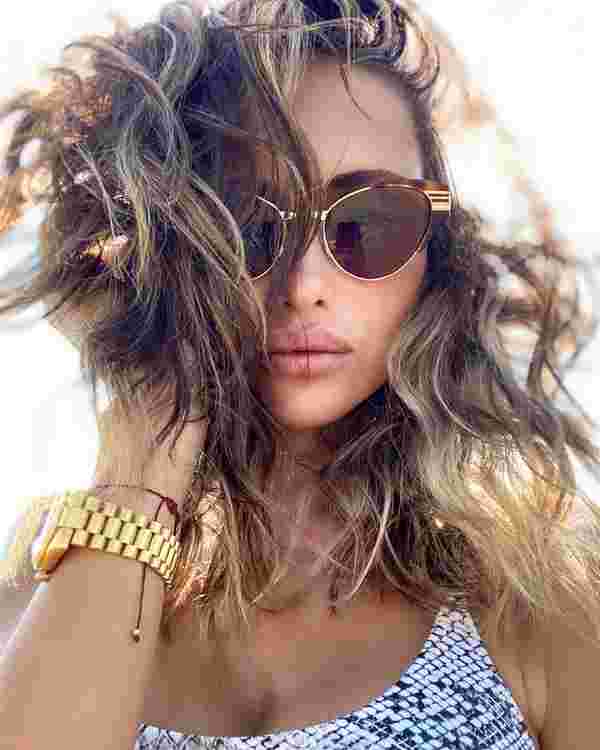Emina Jahovic den plaj selfiesi #4