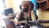 Taliban'ın yeni Merkez Bankası Başkanı İdris'in masa başındaki silahlı fotoğrafı gündem oldu
