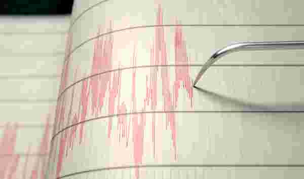Endonezya'da 5,7 büyüklüğünde deprem