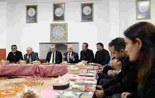 Cumhurbaşkanı Erdoğan, Alevi dedeleriyle Muharrem ayı iftarı yaptı