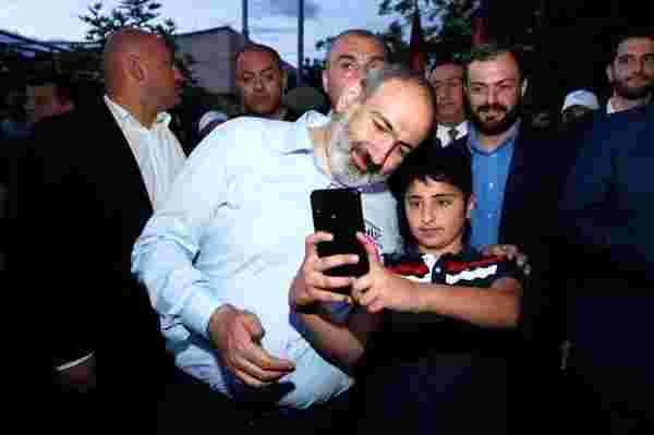 Ermenistan Başbakanı Paşinyan, Azerbaycan'dan oğluna karşı tüm Ermeni esirleri geri istedi