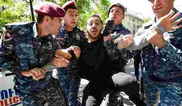 Son dakika haberleri: Ermenistan'da muhalifler yolları kapattı: 286 gözaltı