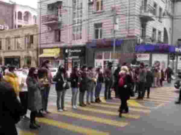 Ermenistan'da ortalık karıştı! Paşinyan karşıtı protestocular yolları kapattı