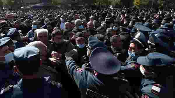Ermenistan'da Paşinyan'ı protesto etmek isteyen parti liderleri ve milletvekilleri gösteriler başlamadan gözaltına alındı