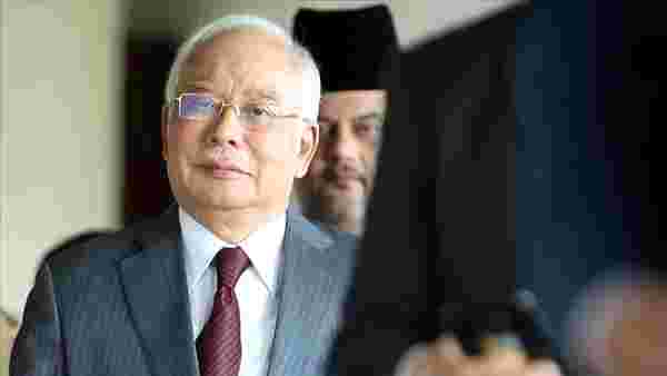 Eski Malezya Başbakanı Rezak, zimmetine milyonlarca dolar geçirmekten suçlu bulundu