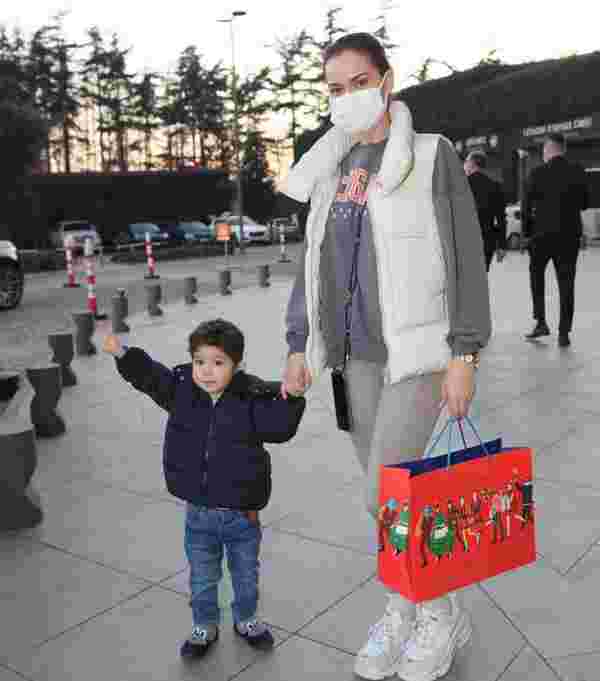 Fahriye Evcen, oğluyla alışverişte #1