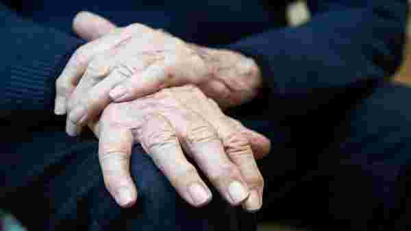 Parkinson hastalığı nedir? Parkinson belirtileri ve tedavisi...