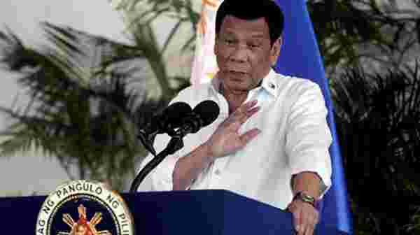 Filipinler Devlet Başkanı Duterte korona aşısı olmayı reddedenleri hapse atmakla tehdit etti