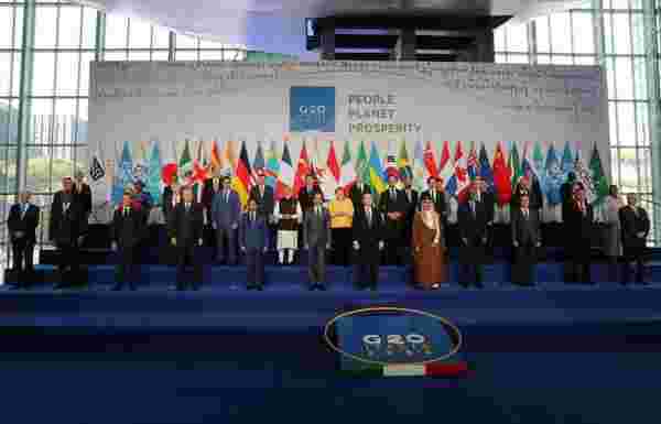 G20 Zirvesi'nde Cumhurbaşkanı Erdoğan'a, tercüman olarak eleştirilerin hedefindeki Fatima Gülhan Abushanab eşlik etti
