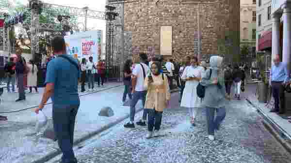 Galata Kulesi önünde kendini yakan genç, olaydan önce Beyoğlu sokaklarında böyle gezmiş