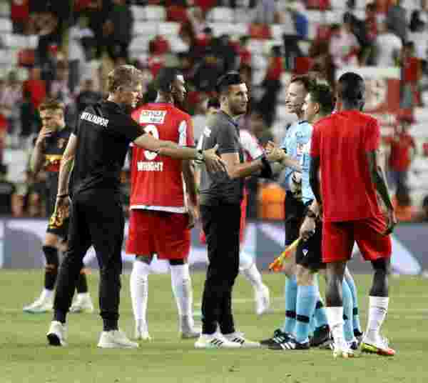 Galatasaray sezonun son maçında Antalyaspor ile 1-1 berabere kaldı