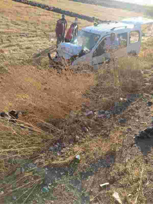GAZİANTEP - Hafif ticari araçla otomobil çarpıştı: 5 yaralı