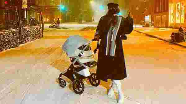 Gigi Hadid bebeğini karla tanıştırdı