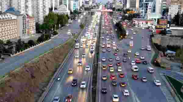 Güneşi gören İstanbullu sokağa çıktı, eve dönüşte trafik yüzde 60'ı buldu