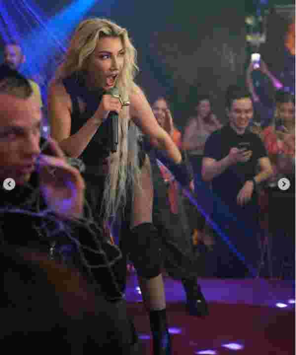 Hande Yener in Madonna tarzı #10