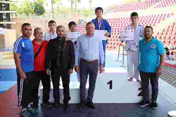 Hatay'da 11 ilden 284 sporcu judo şampiyonası’nda ter döktü