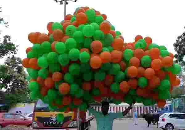 Hindistan Başbakanı Modi'nin doğum günü kutlamaları, hidrojen dolu balonların patlamasıyla felakete dönüştü