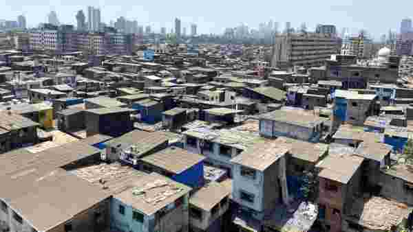 Hindistan'ın Mumbai şehrindeki yoksul halkın yarısı koronavirüse yakalandı