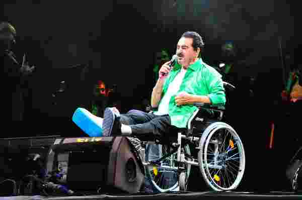 İbrahim Tatlıses, Manisa konserine de tekerlekli sandalyeyle çıktı #4