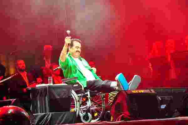 İbrahim Tatlıses, Manisa konserine de tekerlekli sandalyeyle çıktı #9