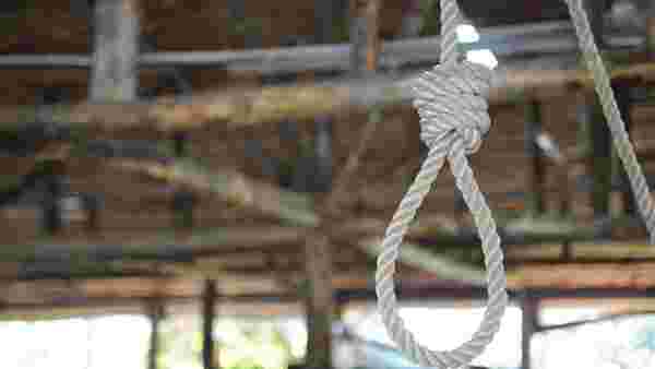 İdam cezası alan kadını, öz kızı infaz etti
